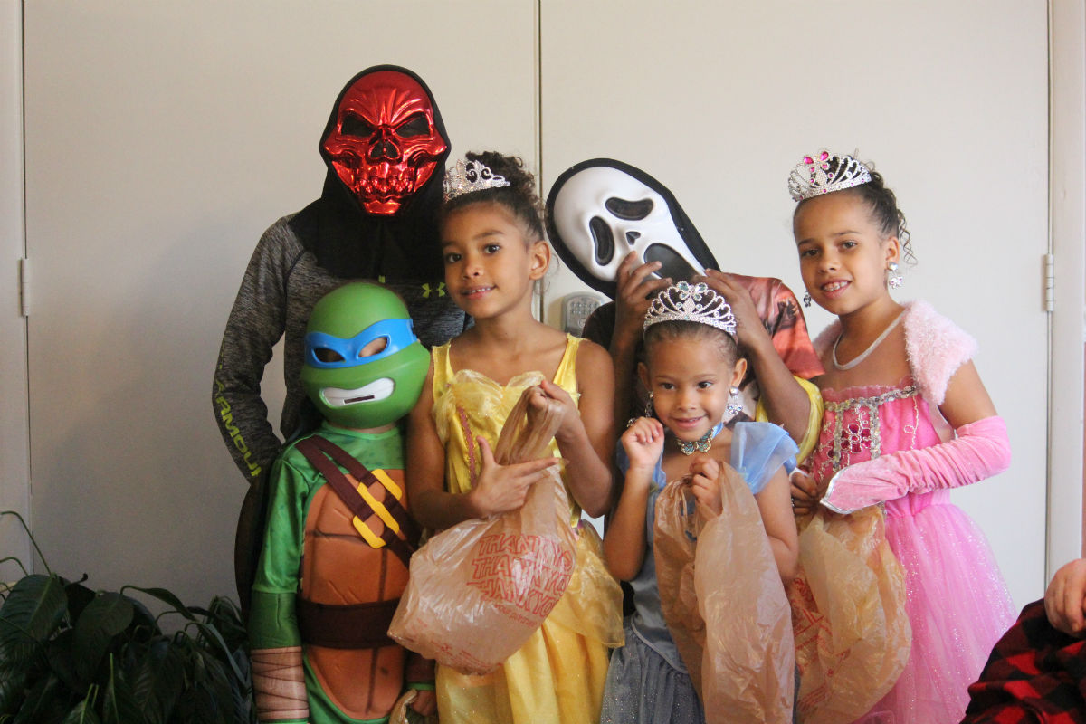 Life Care Center of the Willows has a Spooky Good Time with Trick or Treat