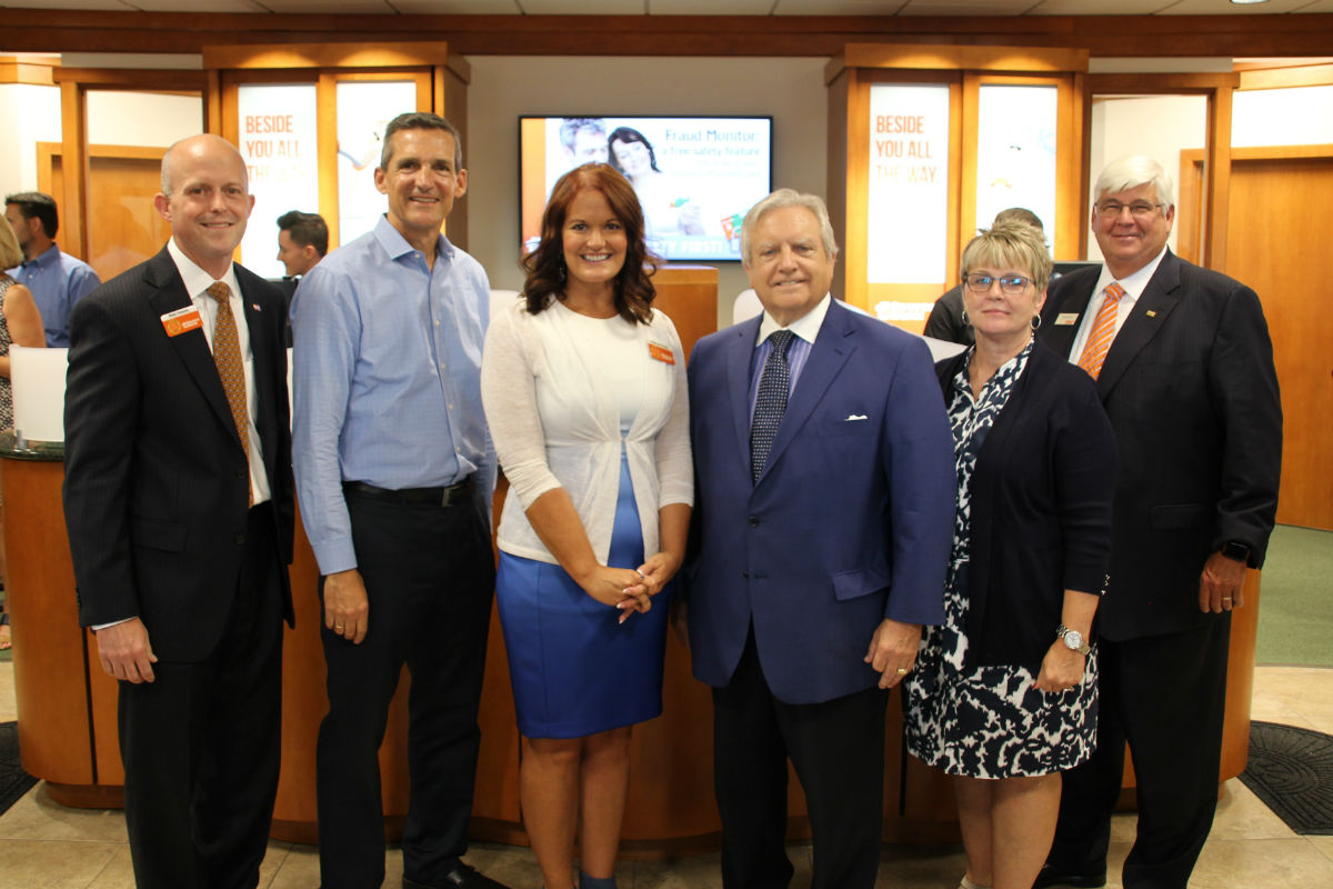 1st Source Bank Celebrates North Calumet Banking Center Ribbon Cutting, Kicks-Off Valparaiso Five-for-Five Charity Challenge