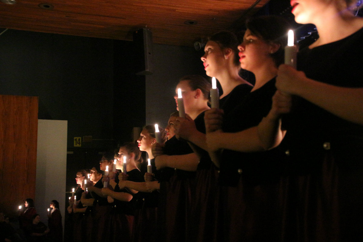 La Porte High School’s Winter Choral Concert Provides Christmas Spirit to Students, Community