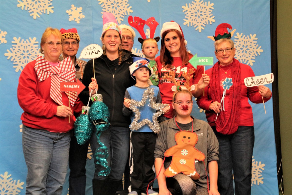 Valparaiso University Annual Tree Lighting Ceremony Sparks Special Tradition for All