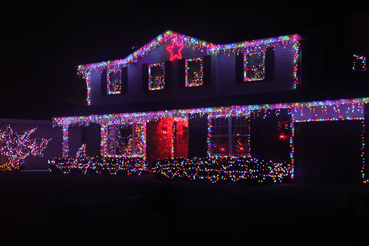 Community Enjoys Holiday Decorations on Trolleys at Crown Point’s Tour of Lights