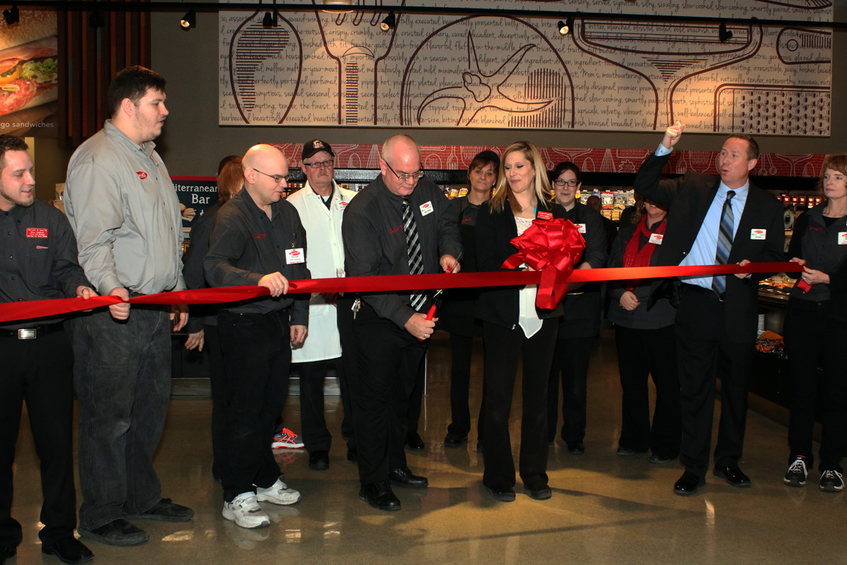 Strack & Van Til Celebrates Massive Renovation of South Valparaiso Location with Ribbon Cutting, Grand Re-Opening